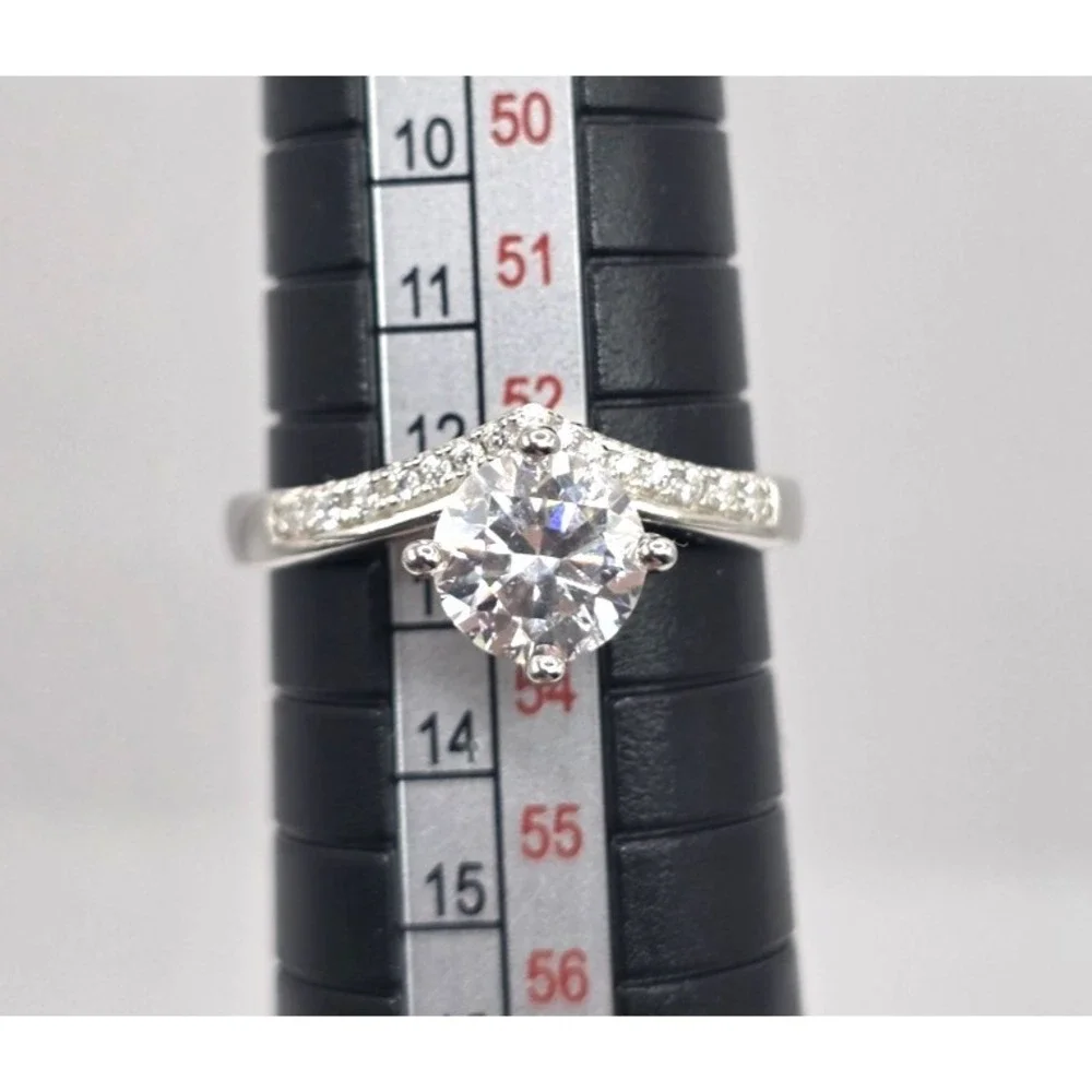 Moissanite V-shaped 1 CT Round Ring Size 6.5 Adjustable Sterling Silver 925 NWOT